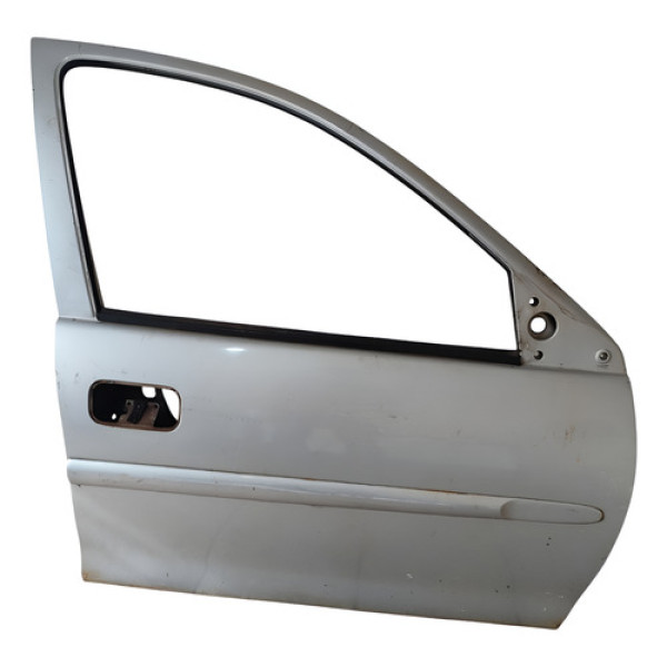 Porta Dianteira Direita Gm Corsa 1999 A 2005 4p Dianteira Direita